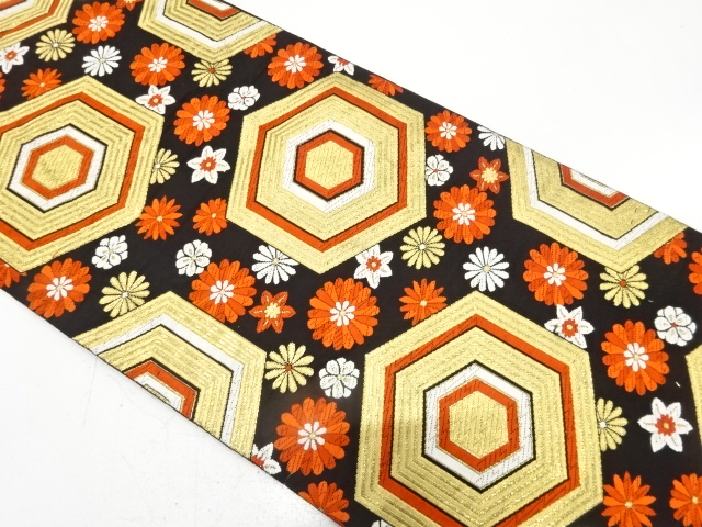 アンティーク　重ね亀甲に菊・梅模様織り出し袋帯（着用可）